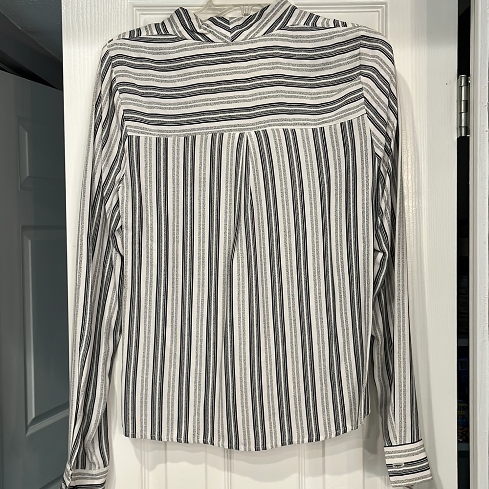 Top Shop black and white blouse. Long Sleeves. Size 4. Excellent condition - Picture 4 of 9